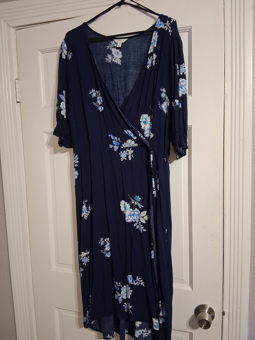 Time and Tru Navy Floral Knit Top with Light Blue and White Flowers